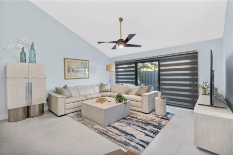 Townhouse in Hollywood, Florida 2 bedrooms, 115.29 sq.m. № 1969462 - photo 18