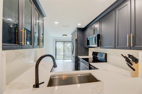 Townhouse in Hollywood, Florida 2 bedrooms, 115.29 sq.m. № 1969462 - photo 24