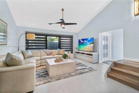 Townhouse in Hollywood, Florida 2 bedrooms, 115.29 sq.m. № 1969462 - photo 1