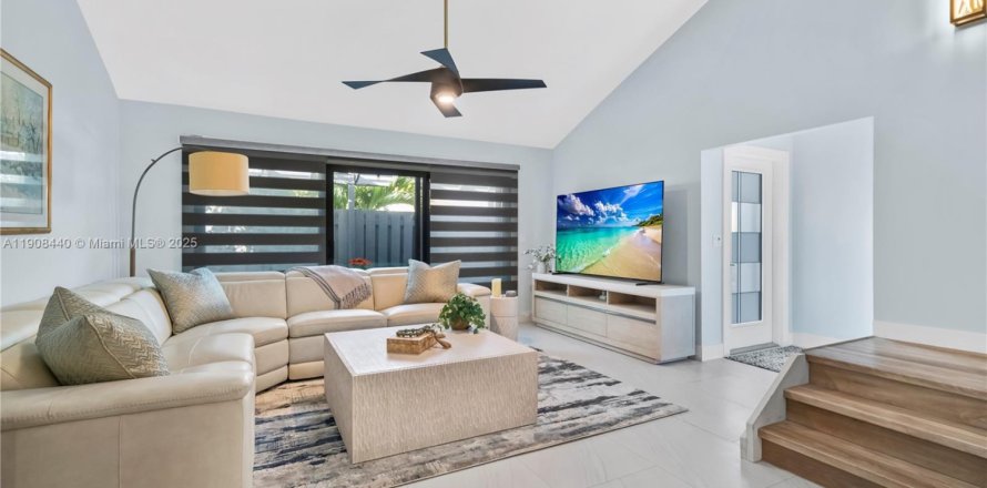 Townhouse in Hollywood, Florida 2 bedrooms, 115.29 sq.m. № 1969462