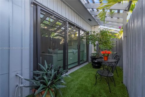 Townhouse in Hollywood, Florida 2 bedrooms, 115.29 sq.m. № 1969462 - photo 26