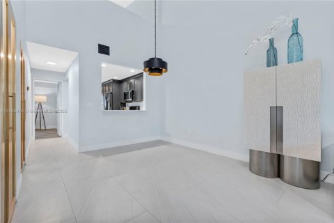 Townhouse in Hollywood, Florida 2 bedrooms, 115.29 sq.m. № 1969462 - photo 6