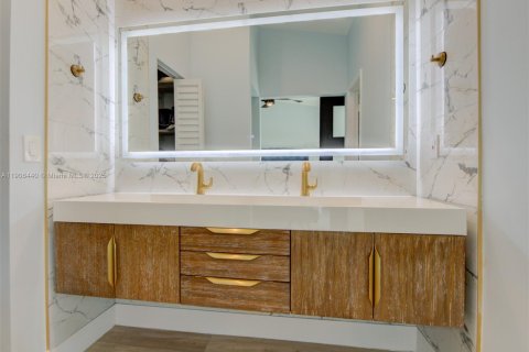 Townhouse in Hollywood, Florida 2 bedrooms, 115.29 sq.m. № 1969462 - photo 11