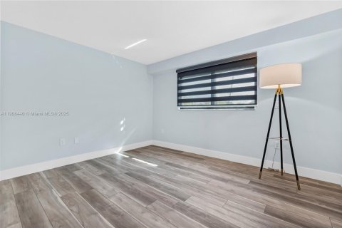 Townhouse in Hollywood, Florida 2 bedrooms, 115.29 sq.m. № 1969462 - photo 14