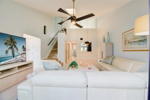 Townhouse in Hollywood, Florida 2 bedrooms, 115.29 sq.m. № 1969462 - photo 7