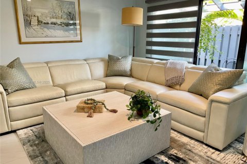 Townhouse in Hollywood, Florida 2 bedrooms, 115.29 sq.m. № 1969462 - photo 17