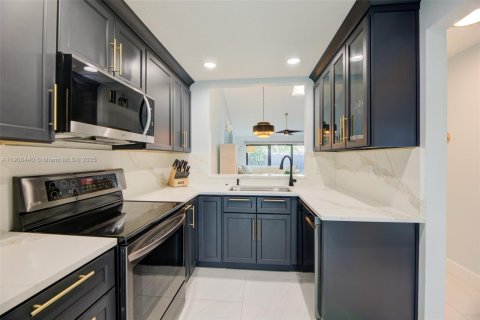 Townhouse in Hollywood, Florida 2 bedrooms, 115.29 sq.m. № 1969462 - photo 2