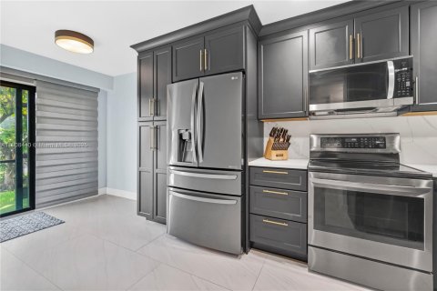 Townhouse in Hollywood, Florida 2 bedrooms, 115.29 sq.m. № 1969462 - photo 19