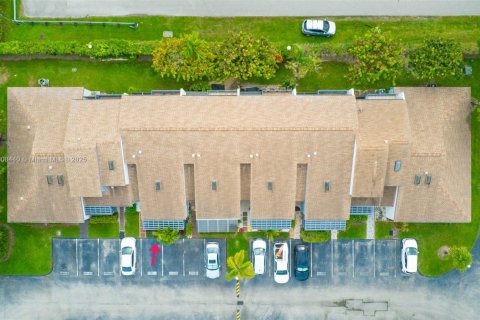 Townhouse in Hollywood, Florida 2 bedrooms, 115.29 sq.m. № 1969462 - photo 29