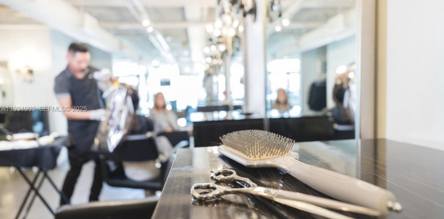 Propiedad comercial en North Miami, Florida № 1990391