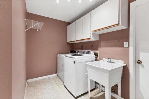 House in Sarasota, Florida 3 bedrooms, 222.32 sq.m. № 1852713 - photo 29