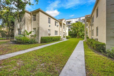 Appartement à louer à Coral Gables, Floride: 2 chambres, 82.13 m2 № 1933148 - photo 26