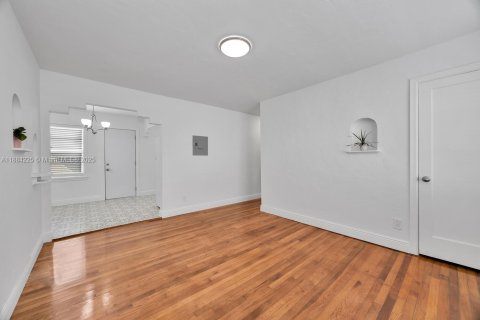 Appartement à louer à Coral Gables, Floride: 2 chambres, 82.13 m2 № 1933148 - photo 17