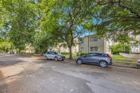 Appartement à louer à Coral Gables, Floride: 2 chambres, 82.13 m2 № 1933148 - photo 2