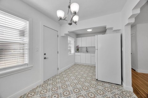 Appartement à louer à Coral Gables, Floride: 2 chambres, 82.13 m2 № 1933148 - photo 8
