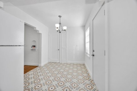 Appartement à louer à Coral Gables, Floride: 2 chambres, 82.13 m2 № 1933148 - photo 12