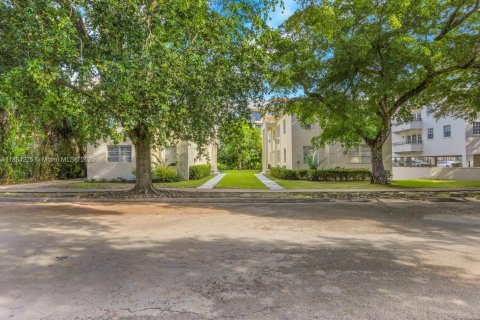 Appartement à louer à Coral Gables, Floride: 2 chambres, 82.13 m2 № 1933148 - photo 3