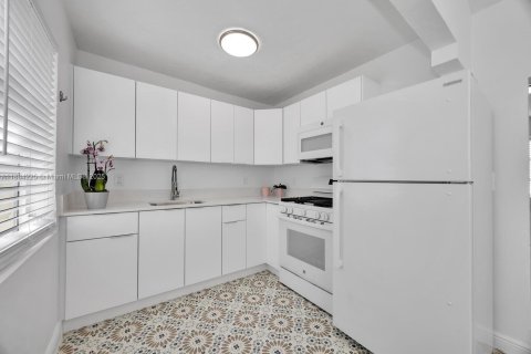 Appartement à louer à Coral Gables, Floride: 2 chambres, 82.13 m2 № 1933148 - photo 10