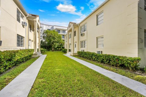 Appartement à louer à Coral Gables, Floride: 2 chambres, 82.13 m2 № 1933148 - photo 6