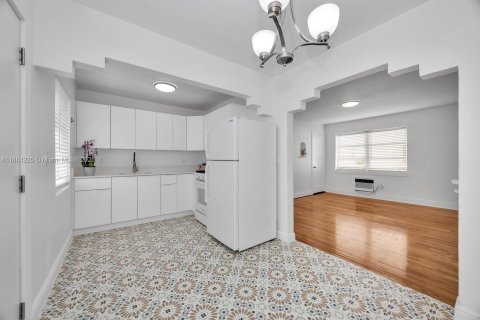 Appartement à louer à Coral Gables, Floride: 2 chambres, 82.13 m2 № 1933148 - photo 7