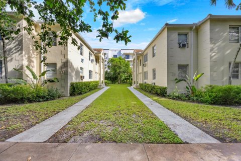 Appartement à louer à Coral Gables, Floride: 2 chambres, 82.13 m2 № 1933148 - photo 25