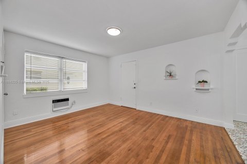 Appartement à louer à Coral Gables, Floride: 2 chambres, 82.13 m2 № 1933148 - photo 18