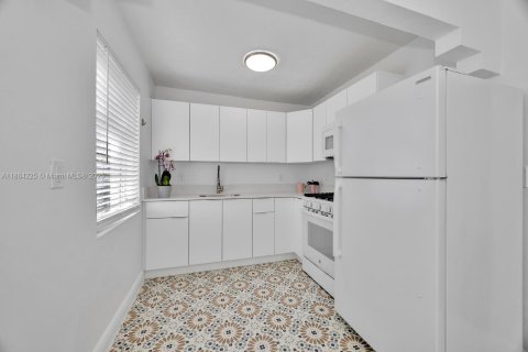 Appartement à louer à Coral Gables, Floride: 2 chambres, 82.13 m2 № 1933148 - photo 9