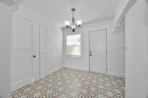 Appartement à louer à Coral Gables, Floride: 2 chambres, 82.13 m2 № 1933148 - photo 11