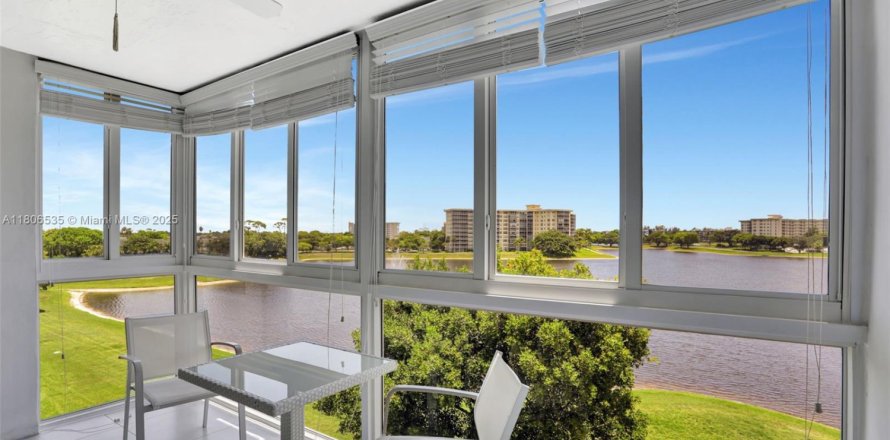 Condominio en Pompano Beach, Florida, 2 dormitorios  № 2044385