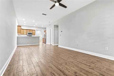 Townhouse in Tampa, Florida 4 bedrooms, 204.76 sq.m. № 2229966 - photo 7
