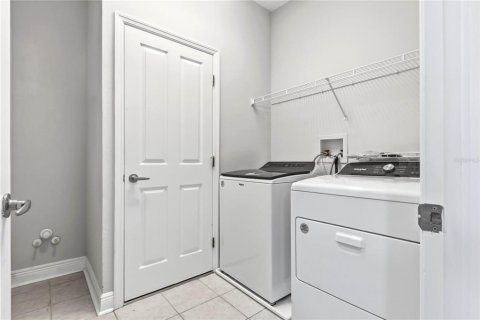 Townhouse in Tampa, Florida 4 bedrooms, 204.76 sq.m. № 2229966 - photo 17