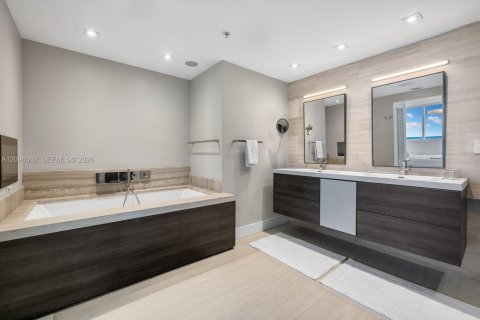 Copropriété à louer à Miami Beach, Floride: 3 chambres, 169.08 m2 № 2390151 - photo 11