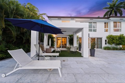 House in Fort Lauderdale, Florida 6 bedrooms, 448.07 sq.m. № 1031737 - photo 1
