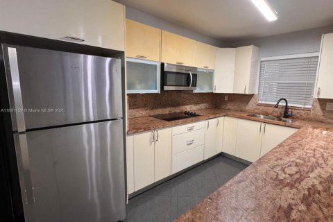 Condominio en venta en Miami, Florida, 3 dormitorios, 108.42 m2 № 1944054 - foto 13