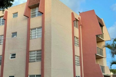 Condominio en venta en Miami, Florida, 3 dormitorios, 108.42 m2 № 1944054 - foto 2