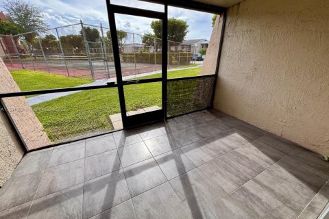 Condominio en venta en Miami, Florida, 3 dormitorios, 108.42 m2 № 1944054 - foto 11