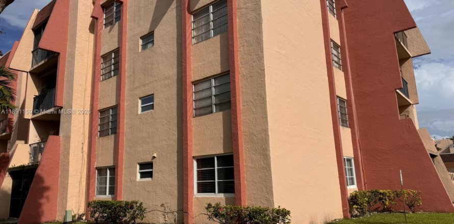 Condo à Miami, Floride, 3 chambres № 1944054