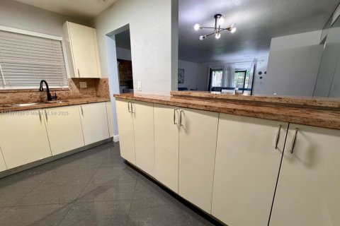 Condominio en venta en Miami, Florida, 3 dormitorios, 108.42 m2 № 1944054 - foto 19