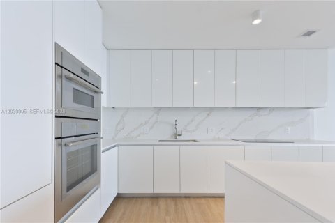Снять в аренду кондоминиум в Майами, Флорида 4 спальни, 296.27м2, № 2086402 - фото 14