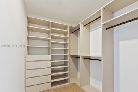 Снять в аренду кондоминиум в Майами, Флорида 4 спальни, 296.27м2, № 2086402 - фото 27