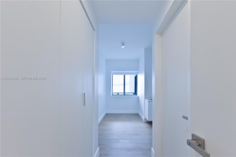Снять в аренду кондоминиум в Майами, Флорида 4 спальни, 296.27м2, № 2086402 - фото 24