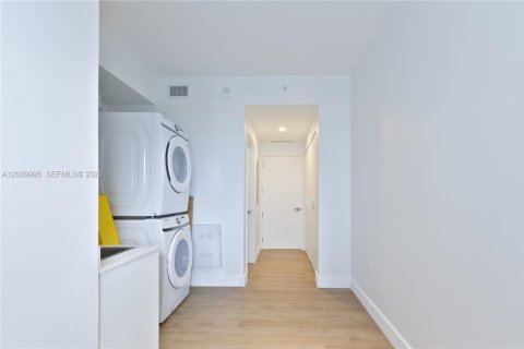 Снять в аренду кондоминиум в Майами, Флорида 4 спальни, 296.27м2, № 2086402 - фото 25