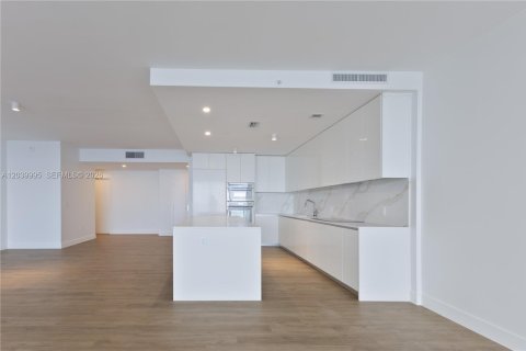 Снять в аренду кондоминиум в Майами, Флорида 4 спальни, 296.27м2, № 2086402 - фото 12