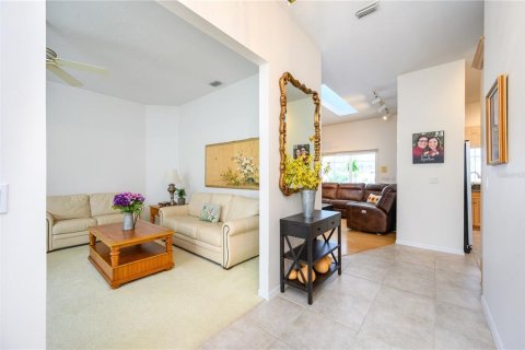 Casa en venta en Lake Mary, Florida, 5 dormitorios, 284.37 m2 № 1548593 - foto 4