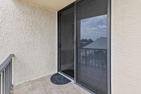 Condo in Riviera Beach, Florida, 2 bedrooms № 2245677 - photo 19