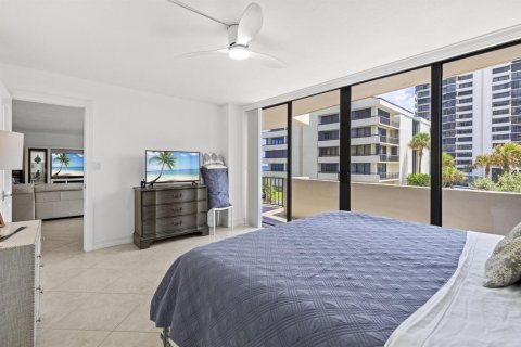 Condo in Riviera Beach, Florida, 2 bedrooms № 2245677 - photo 15