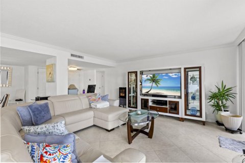 Condo in Riviera Beach, Florida, 2 bedrooms № 2245677 - photo 28