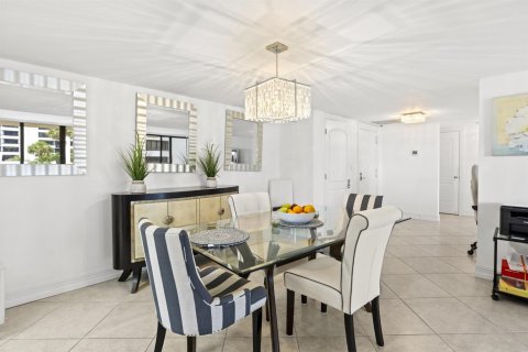 Condo in Riviera Beach, Florida, 2 bedrooms № 2245677 - photo 26