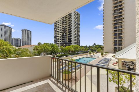 Condo in Riviera Beach, Florida, 2 bedrooms № 2245677 - photo 21