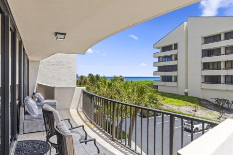 Condo in Riviera Beach, Florida, 2 bedrooms № 2245677 - photo 8
